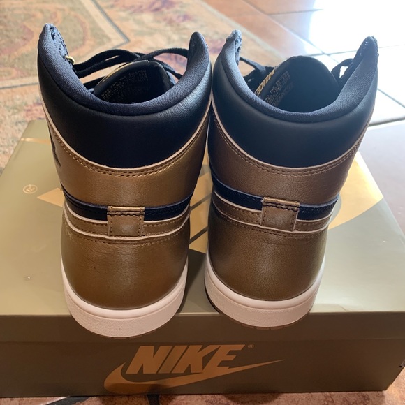 Jordan 1 Retro High OG "Black And Gold" Men's shoe - Picture 12 of 15